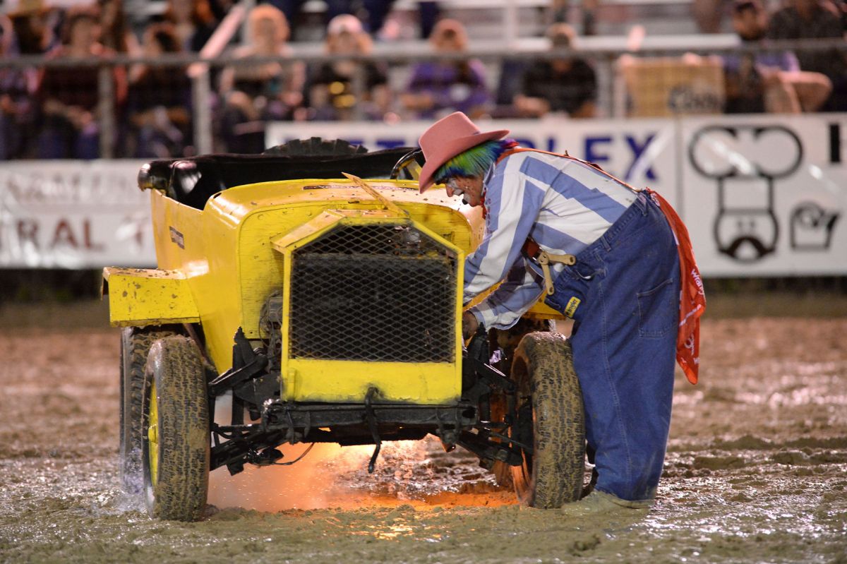 Rudy burns the rodeo clown